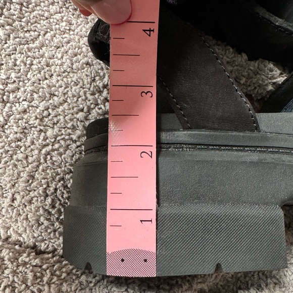 UGG Ashton Strappy Sandal - Picture 9 of 9